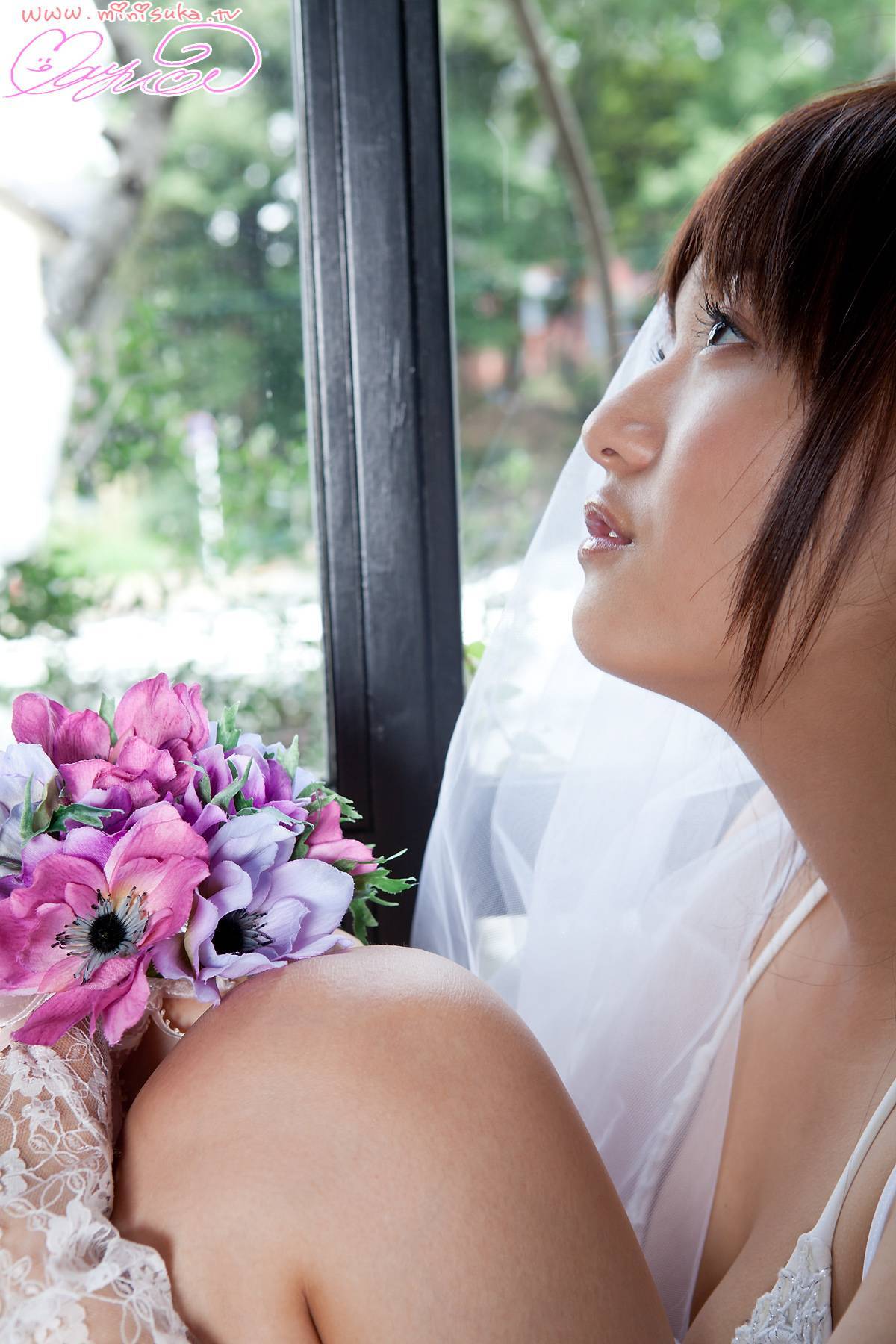 [Minisuka.tv] 山中真由美 Mayumi Yamanaka 沙发上的婚纱